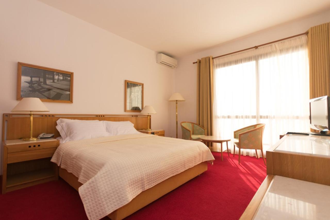 Chateau Linza Resort Тирана Екстер'єр фото