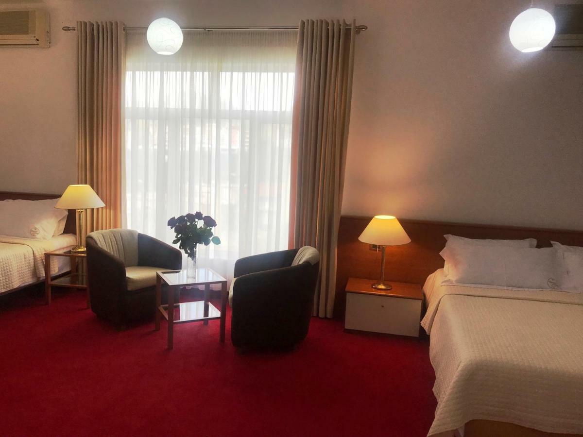 Chateau Linza Resort Тирана Екстер'єр фото